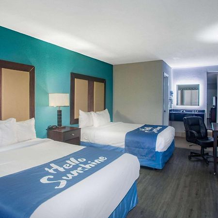 Days Inn By Wyndham Mobile I-65 Exteriör bild